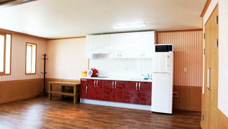 Paradise Pension Tongyeong Esterno foto